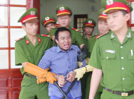 Phạm nhân nhiễm HIV giết bạn tù nhận án chung thân