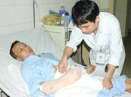 Phẫu thuật nối liền ngón tay thợ mộc bị cưa cắt đứt