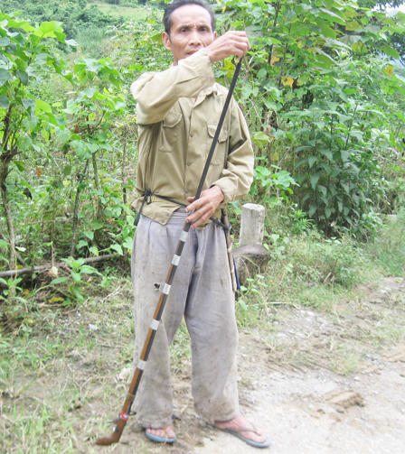 Súng cướp cò khi đi rẫy, một người tử vong tại bản Phồng