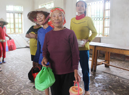 Bữa trưa khác tại nơi “5 năm 'một bát cơm ba miếng thịt mỡ“