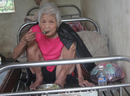 Bữa trưa khác tại nơi “5 năm 'một bát cơm ba miếng thịt mỡ“