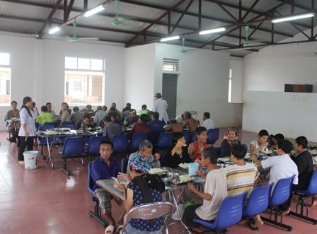 Bữa trưa khác tại nơi “5 năm 'một bát cơm ba miếng thịt mỡ“