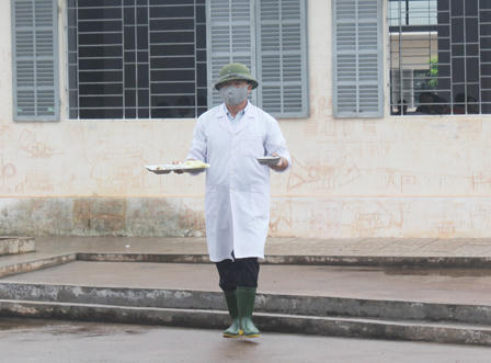 Bữa trưa khác tại nơi “5 năm 'một bát cơm ba miếng thịt mỡ“