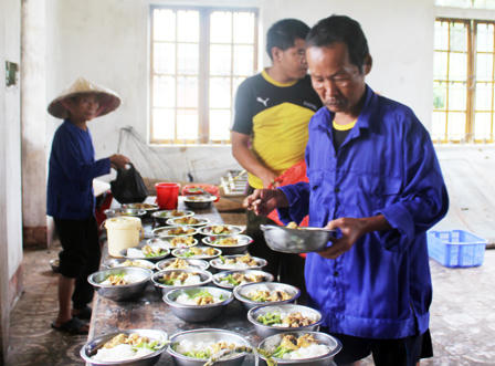 Vụ “1 bát cơm 3 miếng thịt mỡ“: Sai phạm do Phó Giám đốc