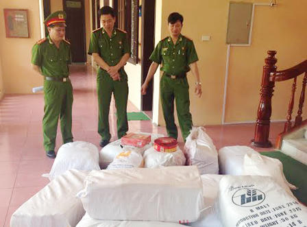 Phục bắt hai đối tượng giấu lượng pháo "khủng" bán Tết