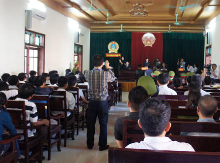 Vắng bị hại, hoãn phiên xử vụ sập giàn giáo làm 13 người chết 