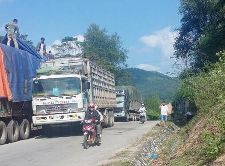 Hơn 20 xe quá tải “nằm lì” đối phó thanh tra giao thông