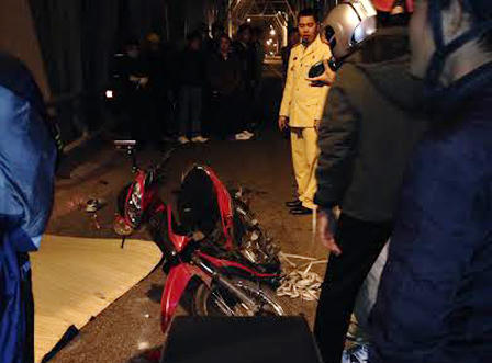 Xe máy đấu đầu giữa cầu Bến Thủy, 2 thanh niên tử vong