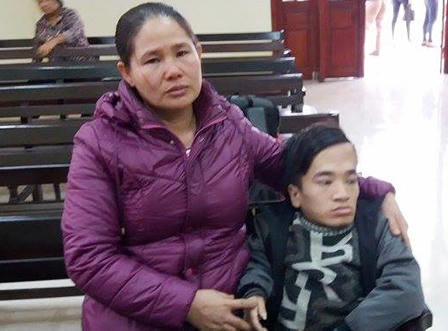 Phán quyết có hậu trong vụ con trai tàn tật cắt máu viết đơn cầu cứu