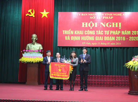 Tư pháp Nghệ An: “Đơn vị dẫn đầu phong trào thi đua năm 2015"