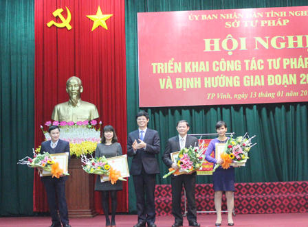 Tư pháp Nghệ An: “Đơn vị dẫn đầu phong trào thi đua năm 2015"