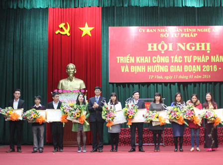 Tư pháp Nghệ An: “Đơn vị dẫn đầu phong trào thi đua năm 2015"