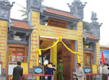 Bộ trưởng Hà Hùng Cường dự lễ khánh hạ, đón nhận bằng di tích Quốc gia chùa Hoằng Phúc