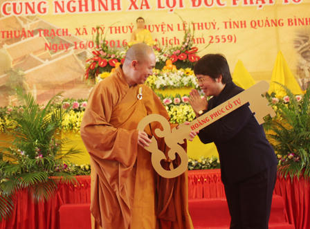 Bộ trưởng Hà Hùng Cường dự lễ khánh hạ, đón nhận bằng di tích Quốc gia chùa Hoằng Phúc