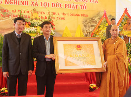 Bộ trưởng Hà Hùng Cường dự lễ khánh hạ, đón nhận bằng di tích Quốc gia chùa Hoằng Phúc