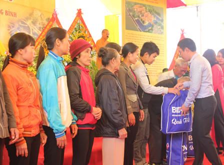 Bộ trưởng Hà Hùng Cường dự lễ khánh hạ, đón nhận bằng di tích Quốc gia chùa Hoằng Phúc