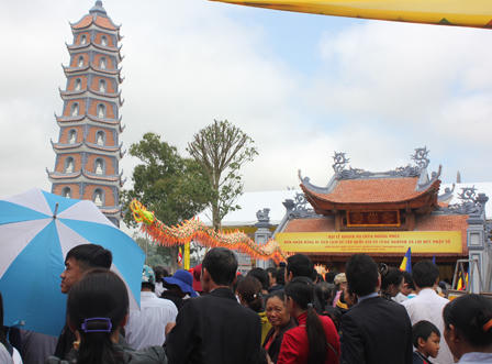 Bộ trưởng Hà Hùng Cường dự lễ khánh hạ, đón nhận bằng di tích Quốc gia chùa Hoằng Phúc