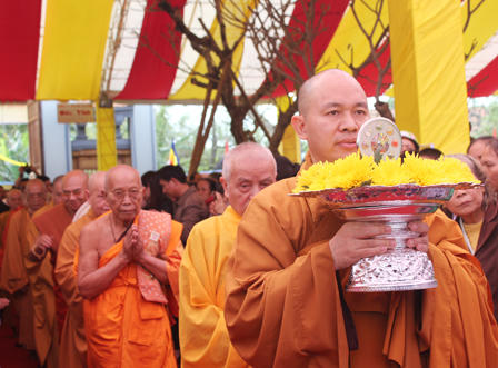 Bộ trưởng Hà Hùng Cường dự lễ khánh hạ, đón nhận bằng di tích Quốc gia chùa Hoằng Phúc