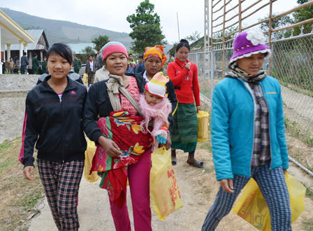 300 suất quà Biên phòng Nghệ An đến với đồng bào 3 xã nghèo