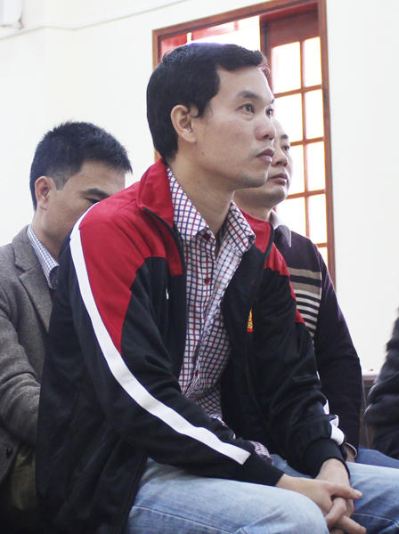 2 năm tù cho kẻ sản xuất IC ăn bớt xăng dầu