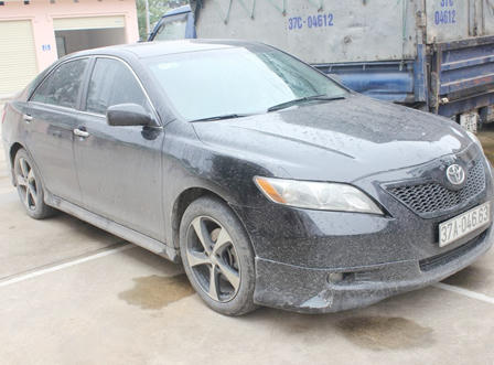 Bắt tê tê, rùa quý đi xe Carmry vượt biên