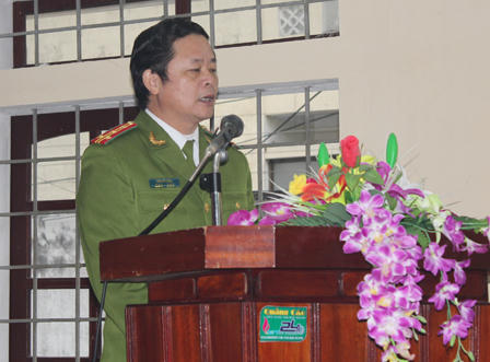 Phạm nhân ăn Tết sớm