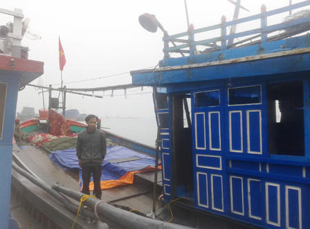 Biên phòng Nghệ An cứu 9 thuyền viên tàu cá gặp nạn