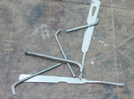 “Siêu trộm” mở khóa “chọn” đồ rồi ra về