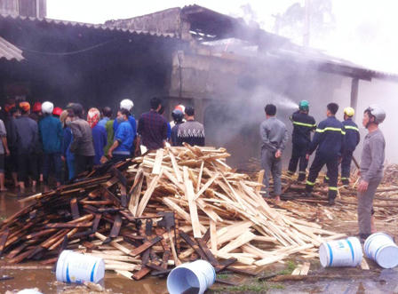 “Bà hỏa” liên tiếp “thăm” nhiều kho, xưởng tại Nghệ An