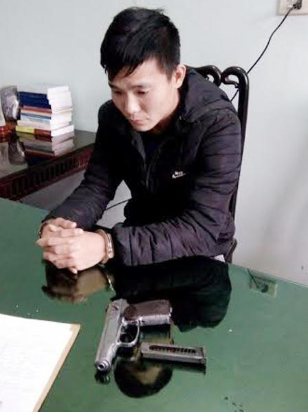 Bắt đối tượng buôn bán 3kg cần sa sử dụng vũ khí nóng