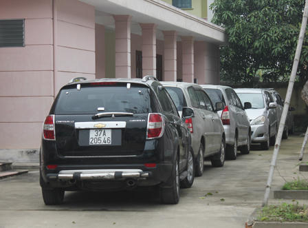 Thầy giáo bỏ dạy lừa cầm cố 20 ô tô lấy tiền ăn chơi 