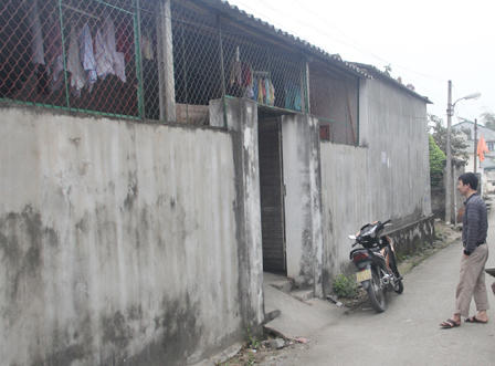 Nữ sinh viên bị trộm khống chế trên giường lúc rạng sáng