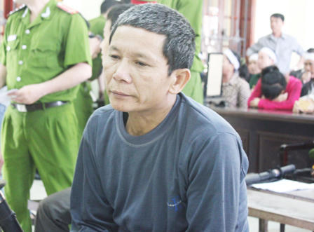 Níu tình bất thành đoạt mạng vợ, ra tòa khóc thảm