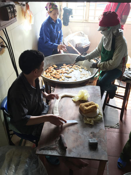 Phát hiện cơ sở sử dụng phụ gia trôi nổi sản xuất quẩy