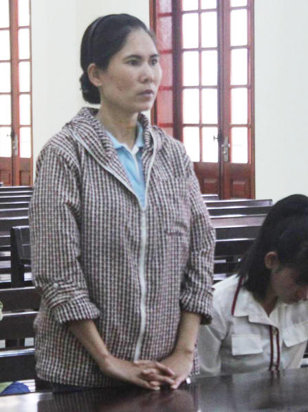 Gã chồng hèn hạ giữa đêm cắt cổ vợ trút giận