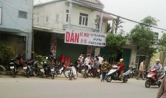 Nam thanh niên cháy như đuốc trong nhà vệ sinh 