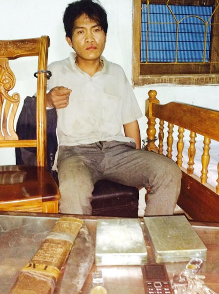 Bộ đội biên phòng khống chế "trùm" ma túy giữa làn đạn