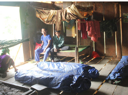 Vụ phu vàng tử nạn: 10 đứa con thơ khóc ngặt nghẽo đón bố 'về' nhà