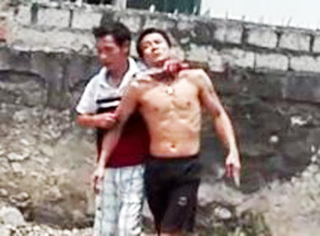 Khởi tố kẻ đi nhờ xe rồi khống chế người dân chạy khắp làng