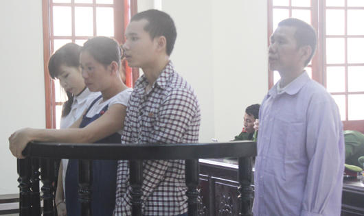 Đòi lấy chồng, bé gái 15 tuổi bị bọn buôn người mang bán