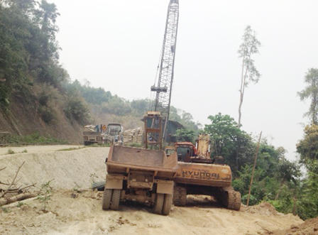 Thuỷ điện gần ngàn tỷ xây không phép rầm rộ xây dựng giữa đại ngàn