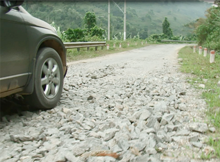 Đường miền Tây Nghệ An nát tươm khi dự án vào
