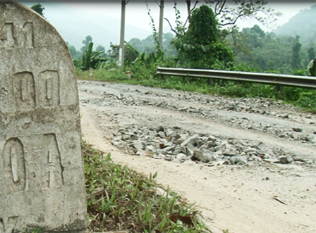 Đường miền Tây Nghệ An nát tươm khi dự án vào