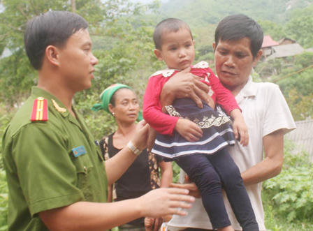 Giải cứu cháu bé 4 tuổi bị bán sang Trung Quốc 20 ngày