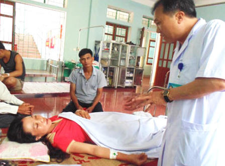 Nghệ An: Ăn rau lạ ba người nhập viện