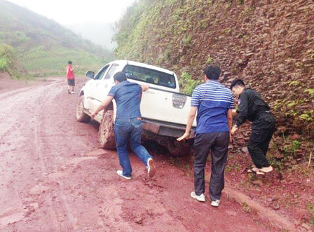 Trinh sát 'ba không' xuất ngoại bắt hai đối tượng 19 năm lẩn trốn tại Lào