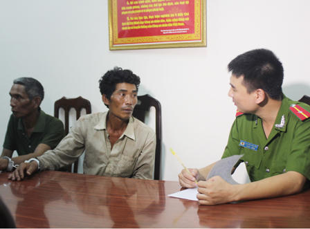 Trinh sát 'ba không' xuất ngoại bắt hai đối tượng 19 năm lẩn trốn tại Lào