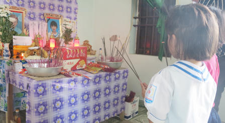 Quê nghèo nhức nhối tiếng khóc tiễn trẻ đầu xanh