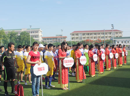 Hàng trăm phóng viên nhà báo tại miền Trung tranh giải bóng đá 