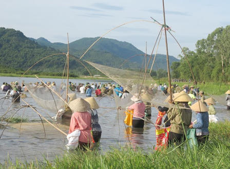 Độc đáo Lễ hội đánh cá Đồng Hoa